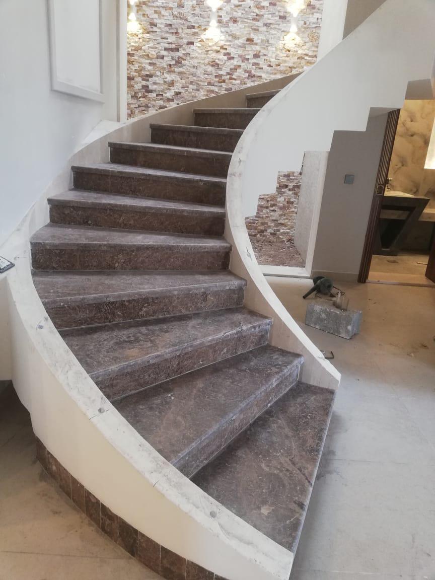 Luxus Wendeltreppe mit Mosaikwand - Fliesenleger Freiburg Meisterprojekt